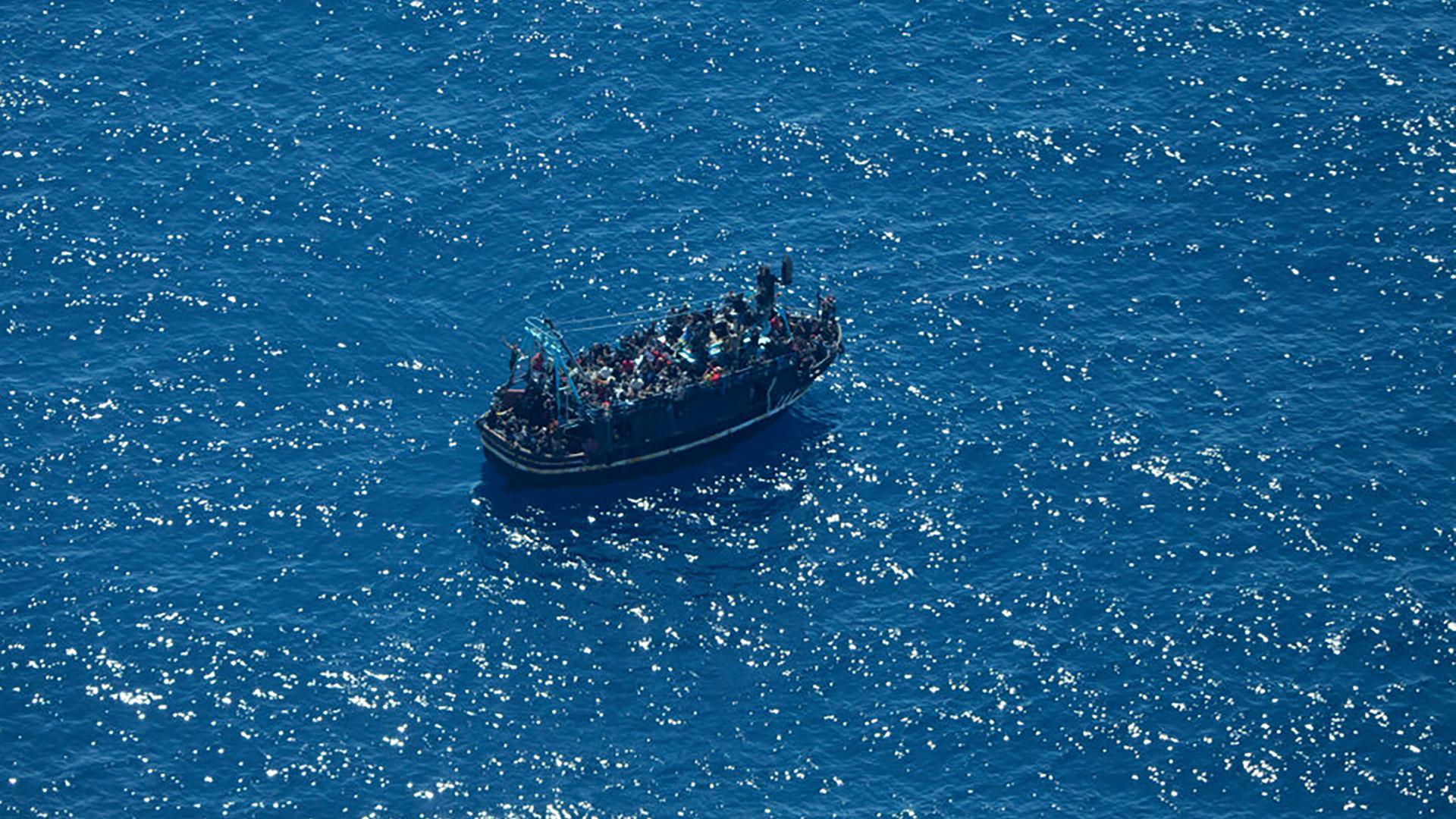 Mittelmeer - Rund 40 Menschen aus Seenot gerettet