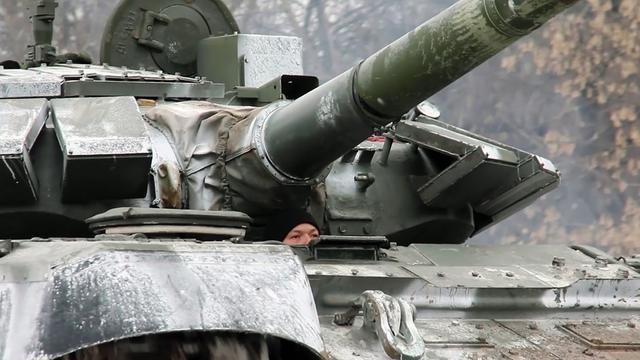 Ein russischer Panzer, der an der Grenze zur Ukraine stationiert ist.