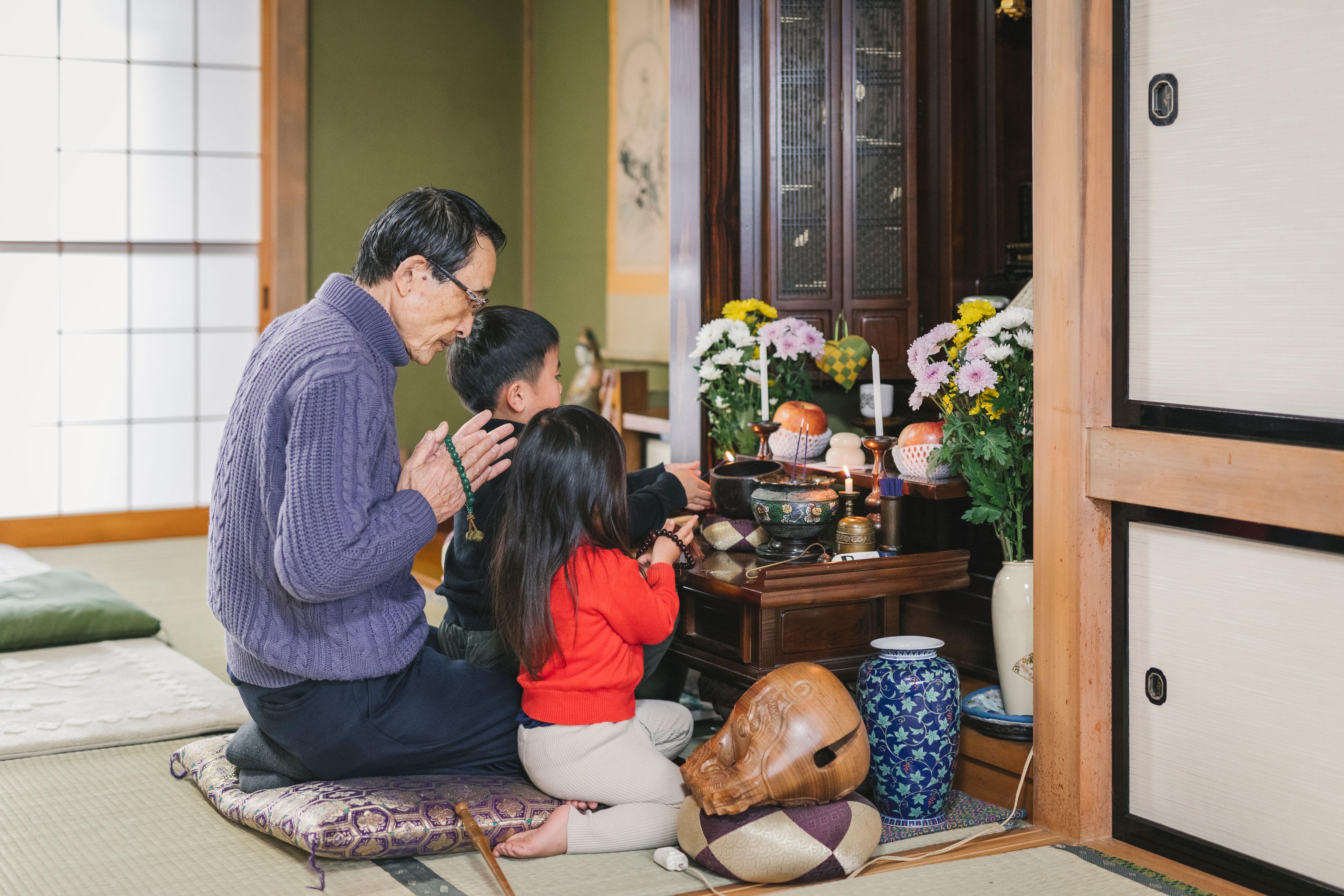 Buddhistische Hausaltäre in Japan: Ausrangiert und schwer zu entsorgen