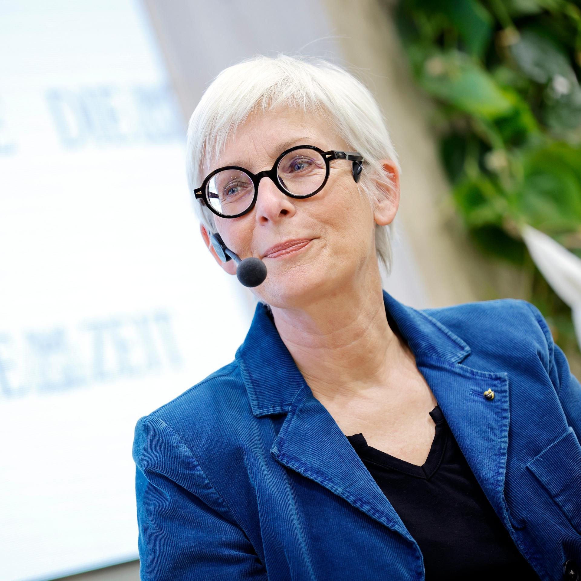 Schriftstellerin Dörte Hansen – „Ich könnte nicht über heile Menschen schreiben“
