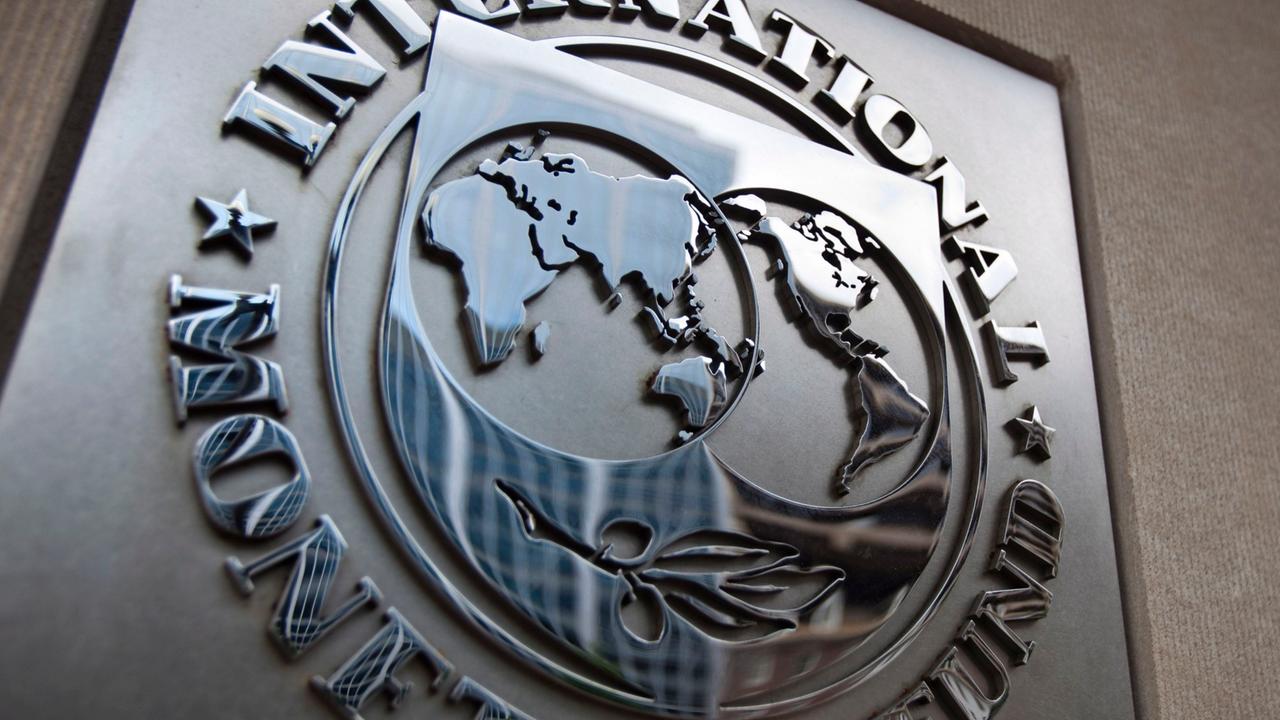 Das Logo des Internationale Währungsfonds an dessen Hauptsitz in Washington.