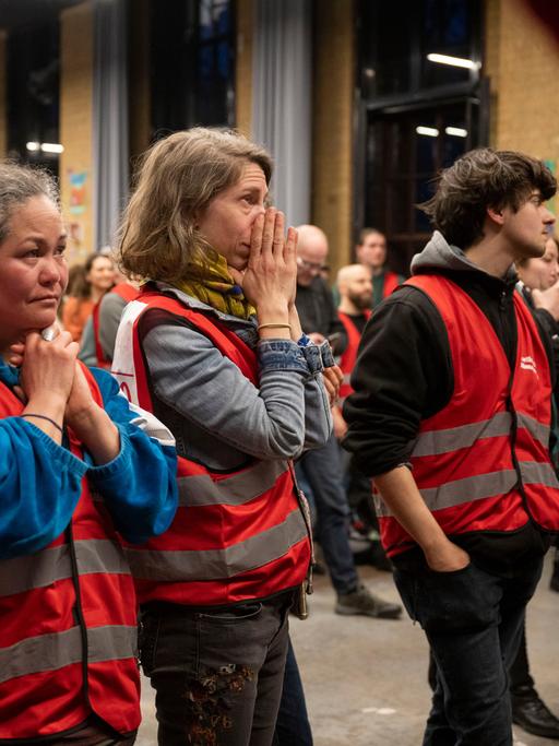 Mitglieder des Bündnisses "Berlin 2030 Klimaneutral" reagieren erschrocken und betrübt auf das Scheitern vom Volksentscheid "Berlin 2030 Klimaneutral".