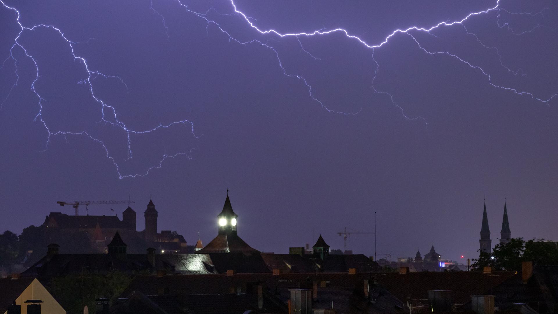 Nürnberg - Unwetter in Mittelfranken - Unterbrechungen beim Kirchentag