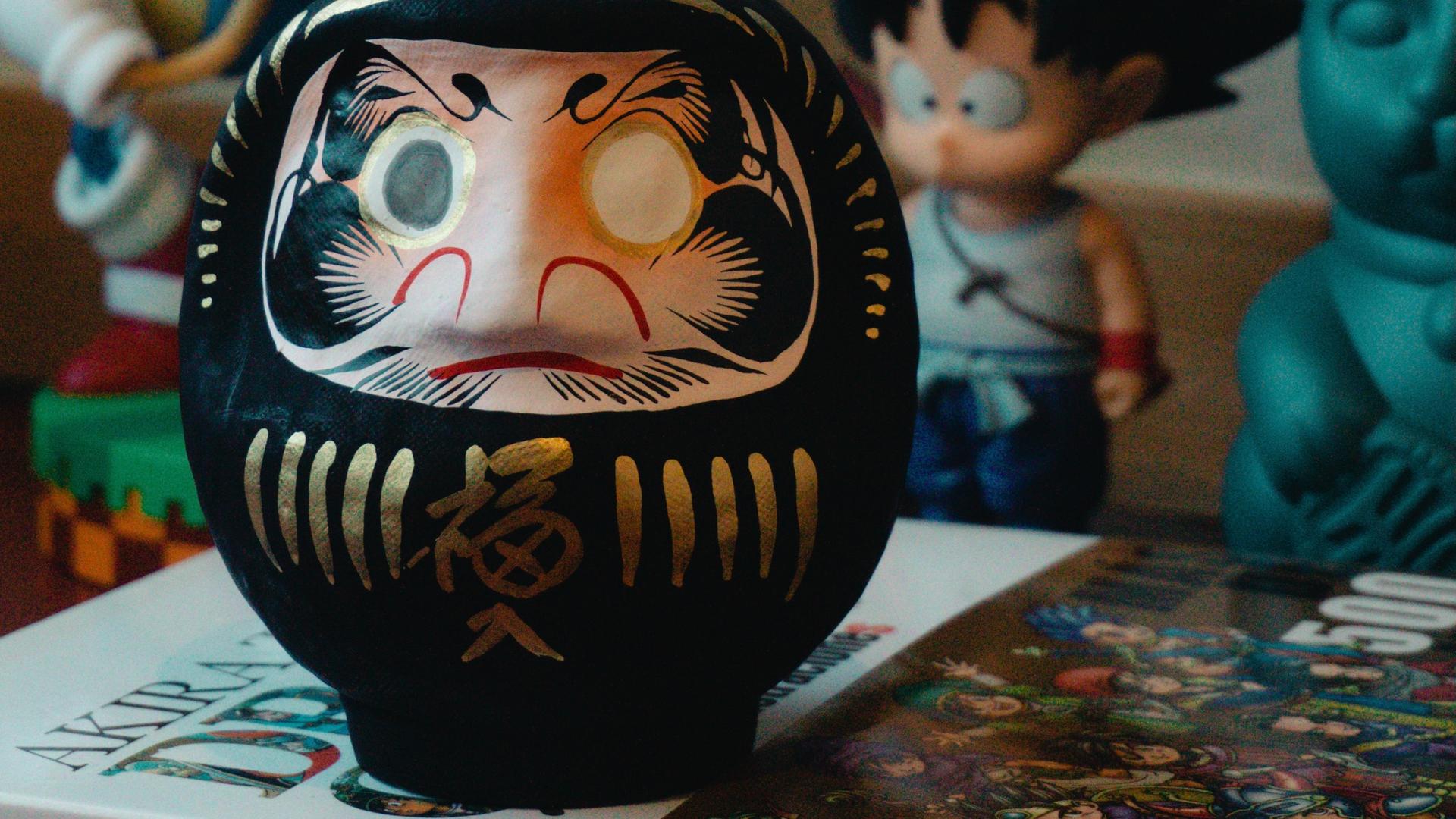 Eine japanische Daruma-Puppe. Eine japanische Daruma-Puppe.