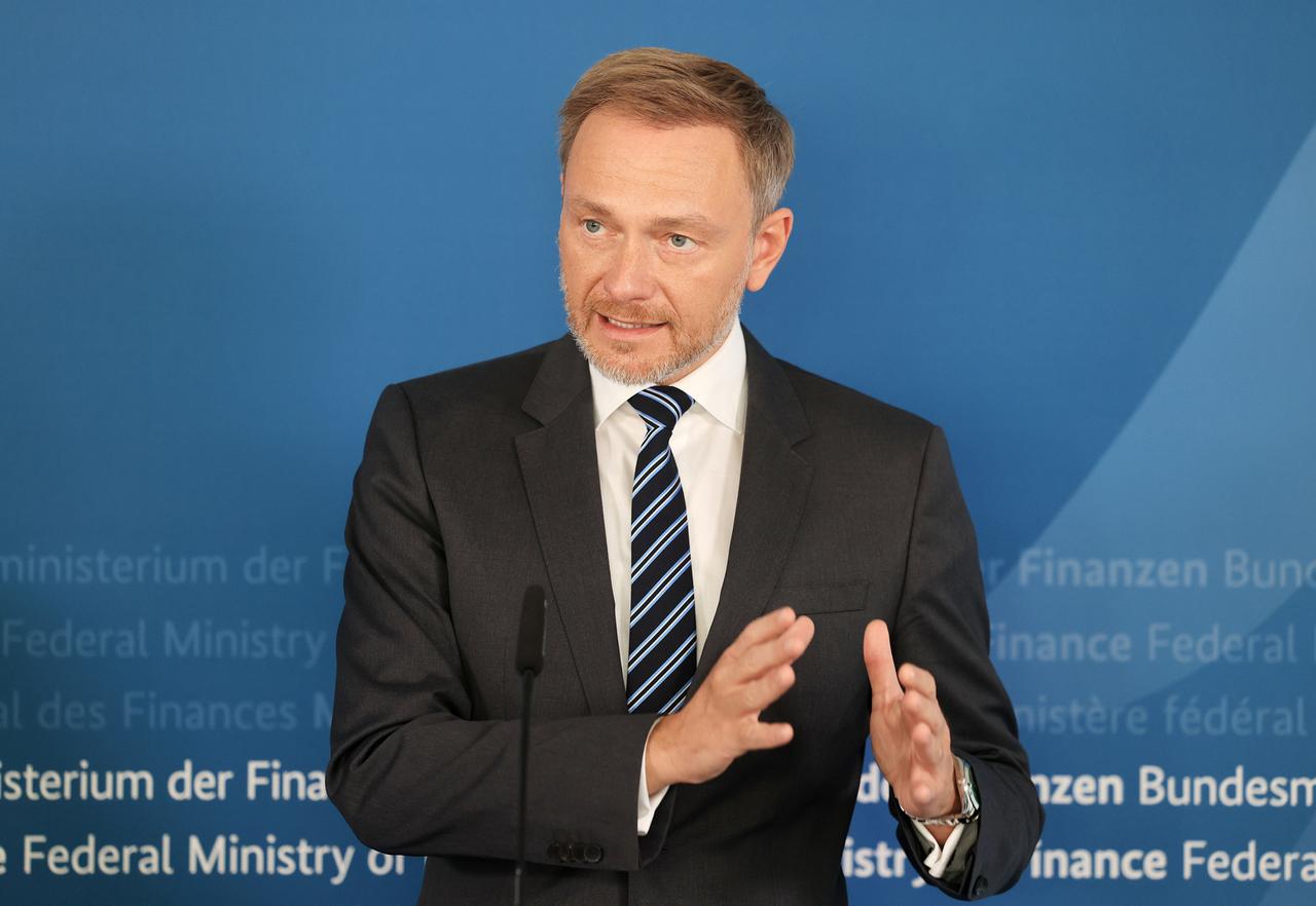 Das Bild zeigt Bundesfinanzminister Lindner. Er stellt das Ergebnis der Herbst-Steuerschätzung vor. Das Bild zeigt Bundesfinanzminister Lindner. Er stellt das Ergebnis der Herbst-Steuerschätzung vor.
