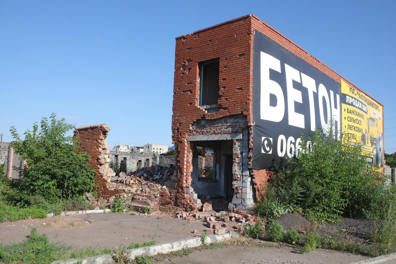 Blick auf vom Krieg zerstörte Häuser in Slowjansk in der Ostukraine. Blick auf vom Krieg zerstörte Häuser in Slowjansk in der Ostukraine.