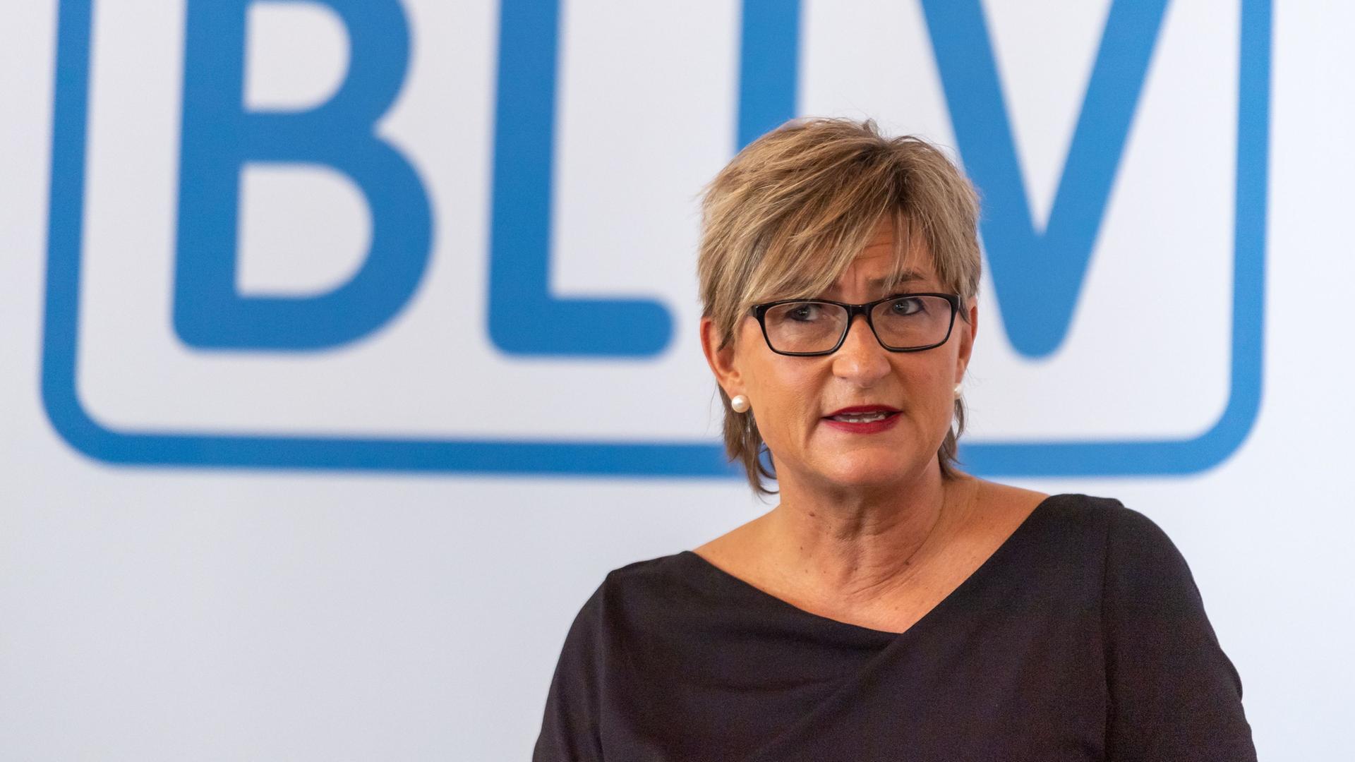 Simone Fleischmann, Präsidentin des Bayerischen Lehrer- und Lehrerinnenverbandes (BLLV), äußert sich auf einer Pressekonferenz des Lehrerverbandes BLLV zum Lehrermangel an Grund,- Mittel- und Förderschulen.