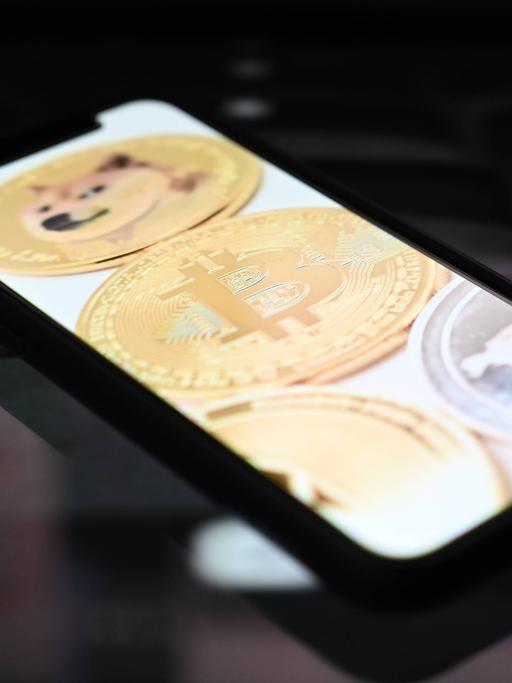  Stock- und Symbolbilder I 10.11.22 FTX Cryptocurrency Exchange Thema: Kryptowährungen. Bitcoin BTC Hamburg Hamburg Hamburg Deutschland *** Stock and Symbol Images I 10 11 22 FTX Cryptocurrency Exchange Topic Cryptocurrencies Bitcoin BTC Hamburg Hamburg Germany. Copyright: xLobeca/FelixxSchlikisx