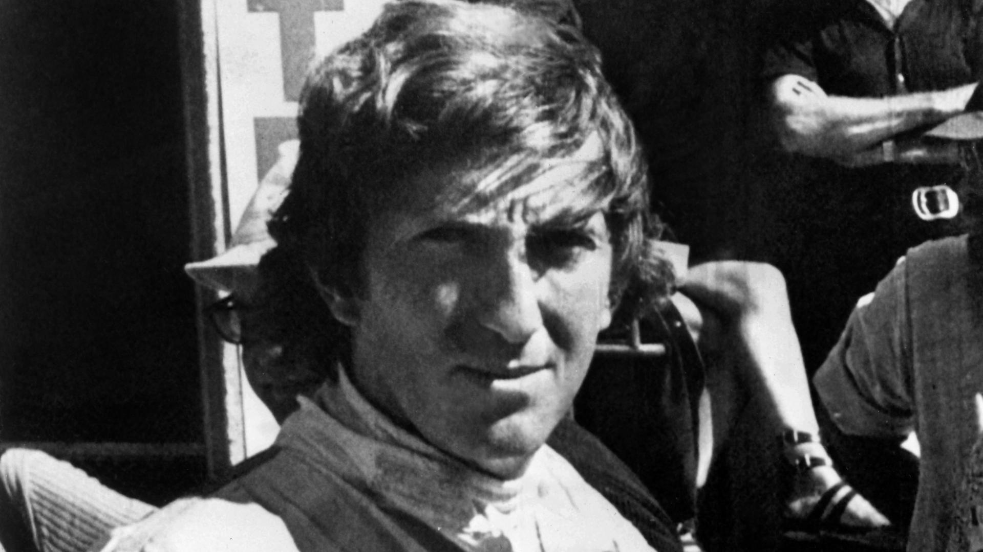 Aufnahme des Formel 1-Rennfahrers Jochen Rindt am 05.09.1970, kurz bevor er beim offiziellen Training des "41. Großen Preises von Italien" auf der Rennstrecke von Monza tödlich verunglückte. Aufnahme des Formel 1-Rennfahrers Jochen Rindt am 05.09.1970, kurz bevor er beim offiziellen Training des "41. Großen Preises von Italien" auf der Rennstrecke von Monza tödlich verunglückte.