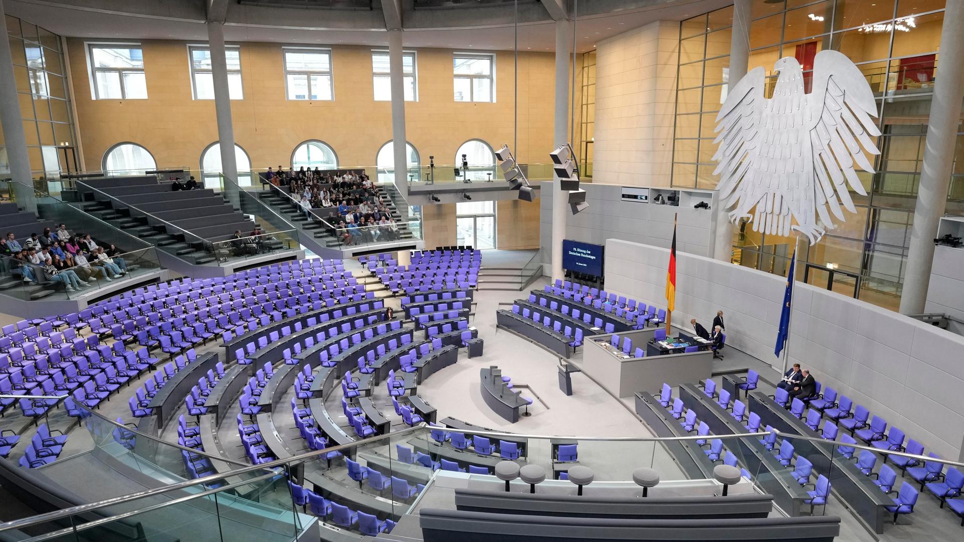 Leerer Plenarsaal im Deutschen Bundestag bei der 78. Sitzung im Berliner Reichstagsgebäude (Symbolbild)