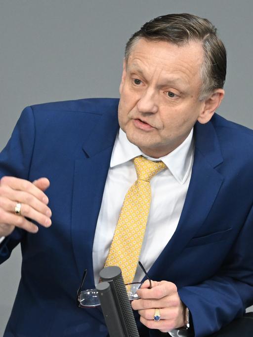 Der AfD-Politiker Kay Gottschalk spricht im Bundestag.