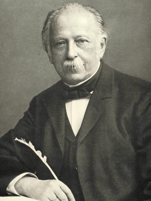 Eine Porträtaufnahme des Schriftstellers Theodor Fontane (1819-1898) aus dem Jahr 1898.
