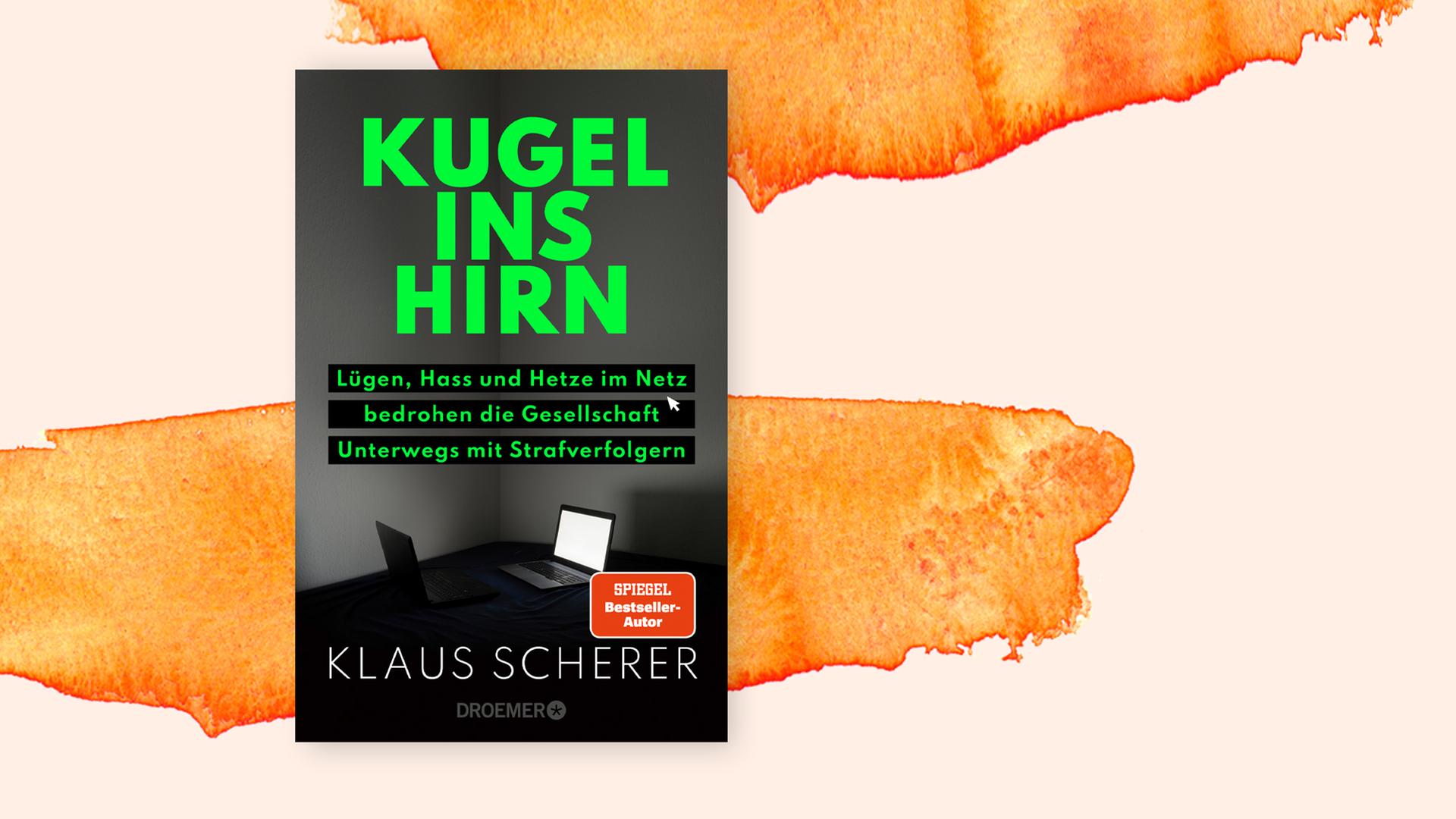Cover des Buches "Kugel ins Hirn" von Klaus Scherer. Zu sehen ist ein düsteres Schwarz-Weiß-Bild. In einer Zimmerecke steht ein Tisch mit leuchtendem Computermonitor. Die Schrift ist neongrün, auf einem kleinen, roten Emblem steht "Spiegel-Bestseller-Autor". 