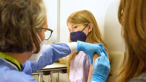 - Wien 15.11.2021 - Coronavirus Krise - Seit heute gibt es im Austria Center Vienna (ACV) die erste Impfstraße in Öster