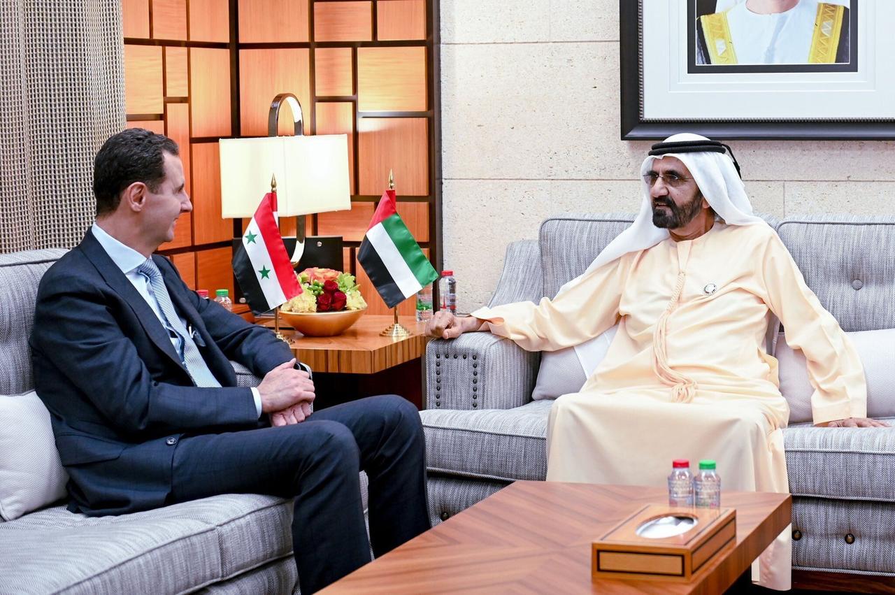 Syriens Machthaber Baschar al-Assad bei seinem Treffen mit dem Emir von Dubai, Scheich Mohammed Raschid bin Maktum im März 2022 Syriens Machthaber Baschar al-Assad bei seinem Treffen mit dem Emir von Dubai, Scheich Mohammed Raschid bin Maktum im März 2022