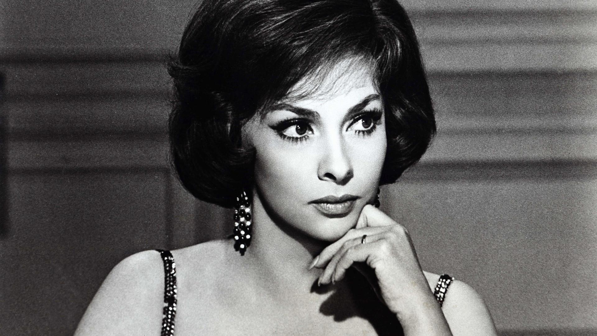 Ein historisches Porträt der italienischen Schauspielerin Gina Lollobrigida. Ein historisches Porträt der italienischen Schauspielerin Gina Lollobrigida.