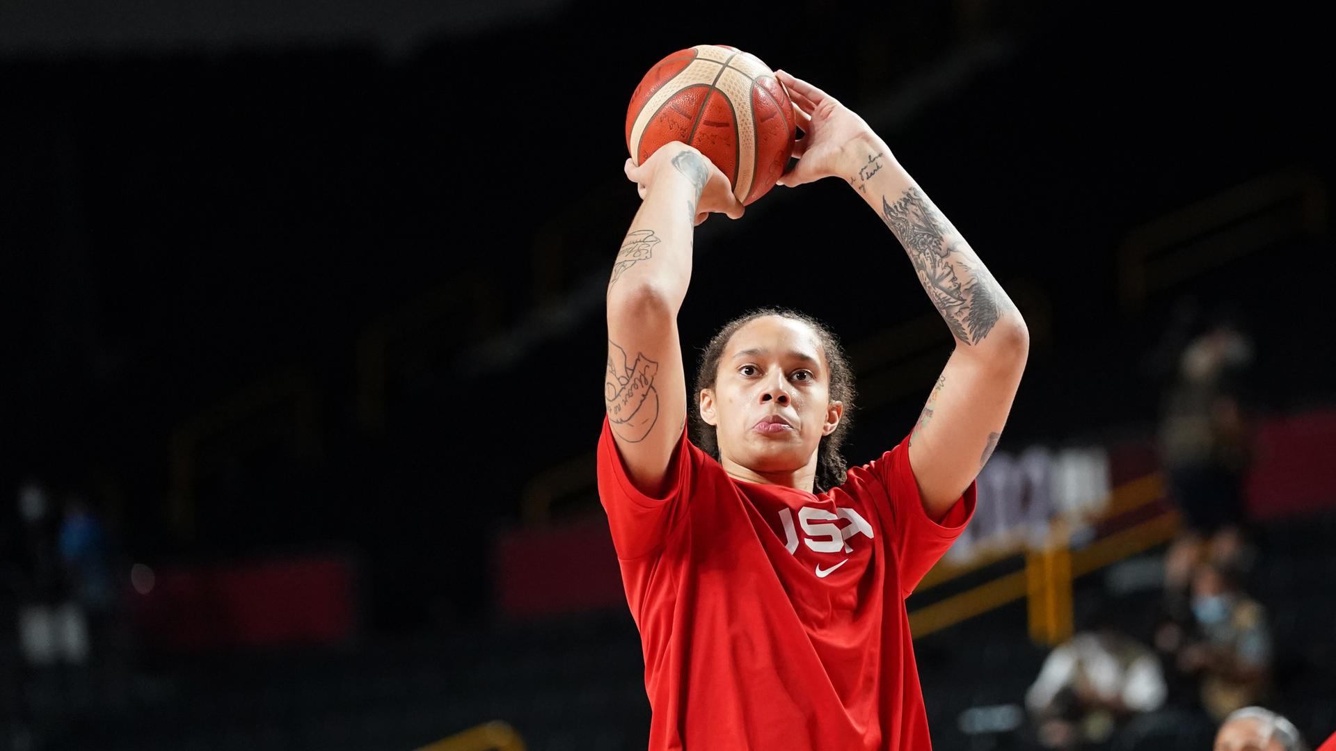 Die US-Basketballerin Brittney Griner wurde Anfang März wegen angeblichem Drogenbesitz in Moskau verhaftet. Die US-Basketballerin Brittney Griner wurde Anfang März wegen angeblichem Drogenbesitz in Moskau verhaftet.