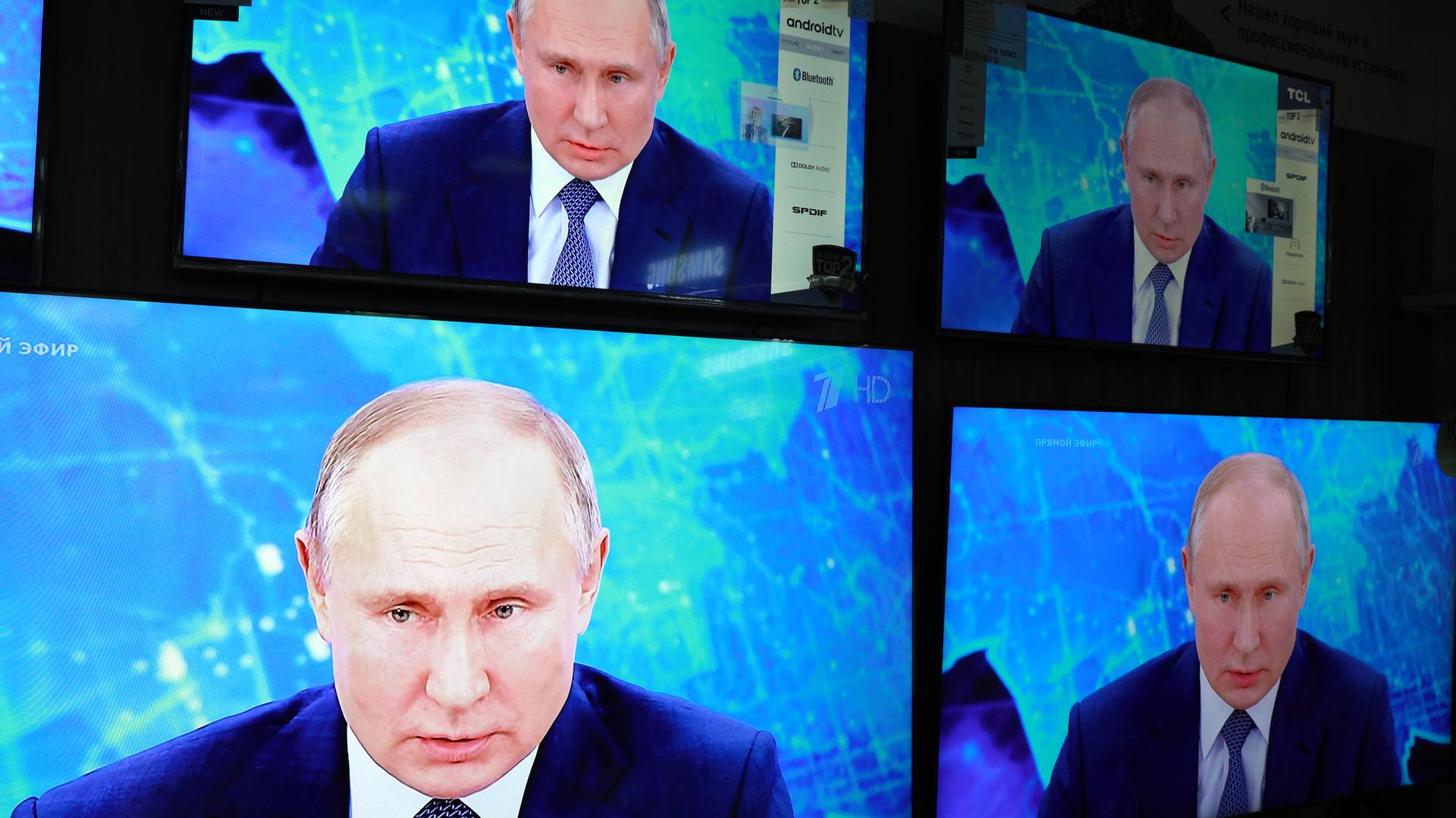 Das Gesicht Wladimir Putins vierfach auf einem Bildschirm. Das Gesicht Wladimir Putins vierfach auf einem Bildschirm.