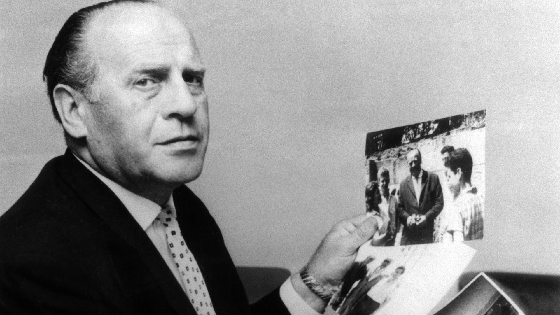 Der Fabrikant Oskar Schindler in Frankfurt am Main, 1963. Schindler rettete währende des Zweiten Weltkriegs mehr Hunderten von Juden das Leben. Der Fabrikant Oskar Schindler in Frankfurt am Main, 1963. Schindler rettete währende des Zweiten Weltkriegs mehr Hunderten von Juden das Leben.