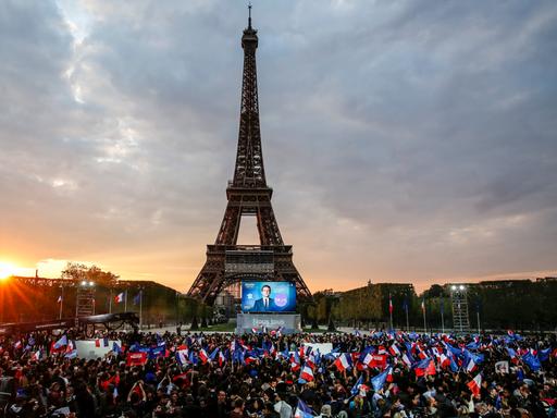 Wahlparty für Emmanuel Macron am Eiffelturm in Paris nach der Präsidentschaftswahl 2022