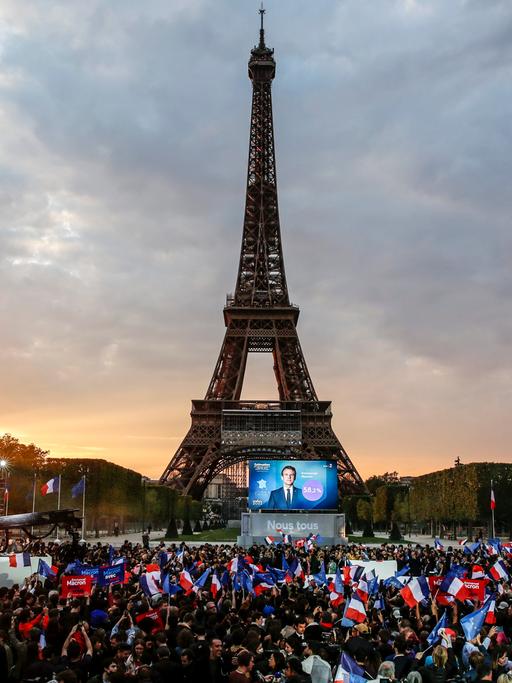 Wahlparty für Emmanuel Macron am Eiffelturm in Paris nach der Präsidentschaftswahl 2022