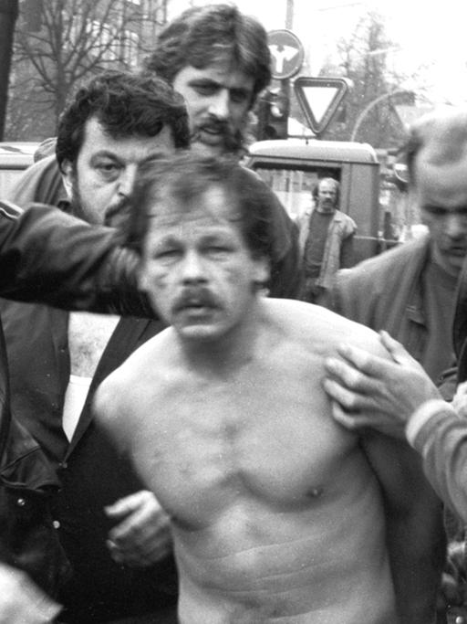 Aus der Doku: "Reeperbahn Spezialeinheit FD65 - Hamburgs Kampf gegen das organisierte Verbrechen". Ein Historisches Foto von 1986: Die Festnahme von Werner Pinzner.
