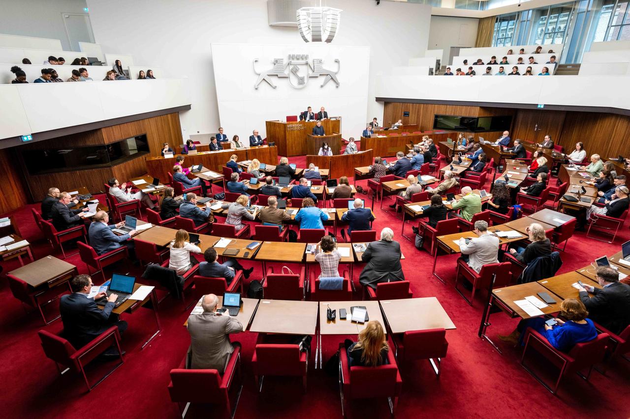 Mitglieder der Bremischen Bürgerschaft nehmen an einer Plenarsitzung teil. 