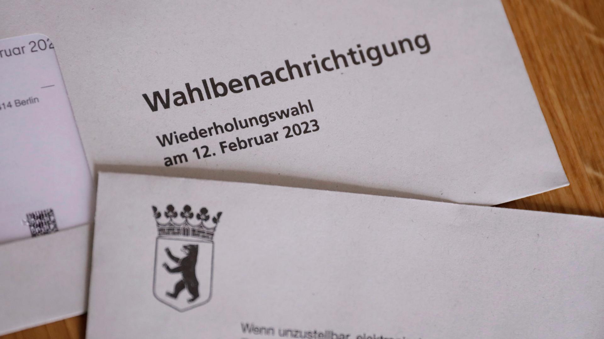 Wahlbenachrichtigung per Post zur Wiederholungswahl zum 19. Berliner Abgeordentenhaus und zur Bezirksverordnetenversammlung am 12.Feburar 2023.