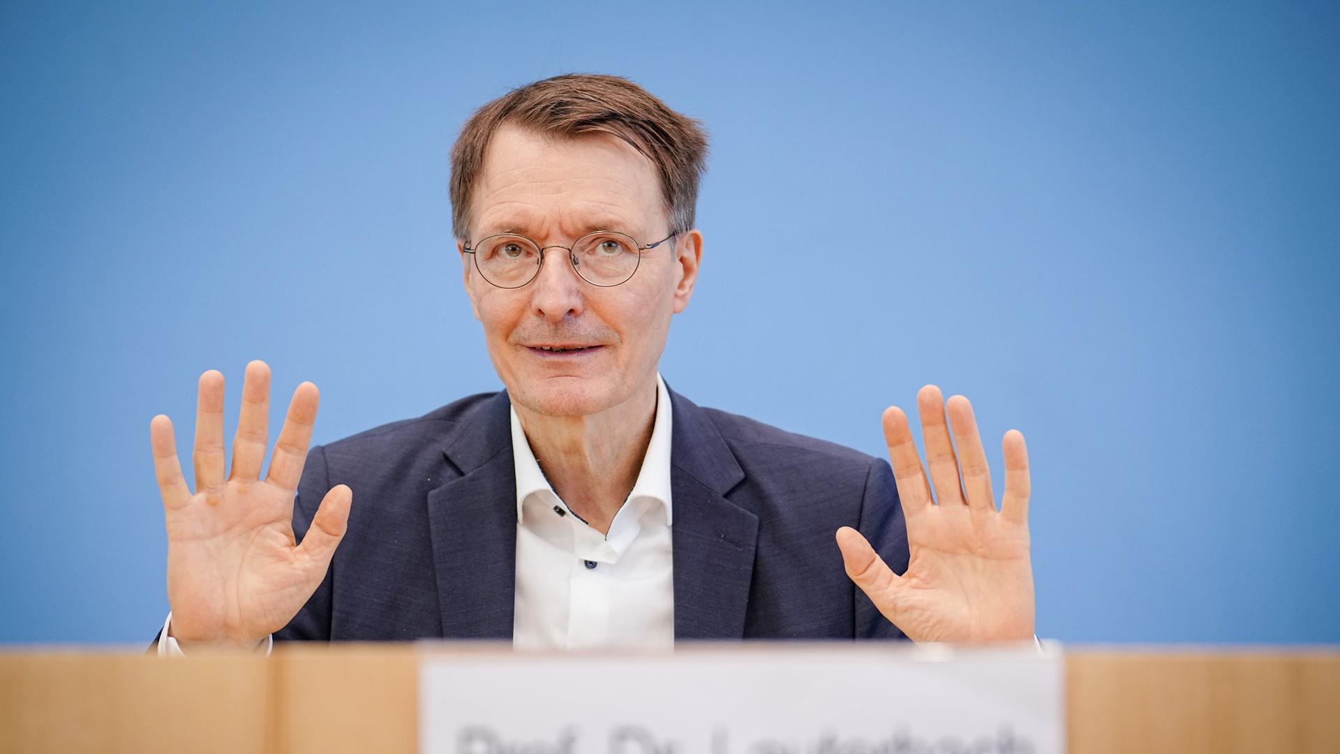 Karl Lauterbach (SPD), Bundesminister für Gesundheit, gibt eine Pressekonferenz zur Corona-Lage. Karl Lauterbach (SPD), Bundesminister für Gesundheit, gibt eine Pressekonferenz zur Corona-Lage.