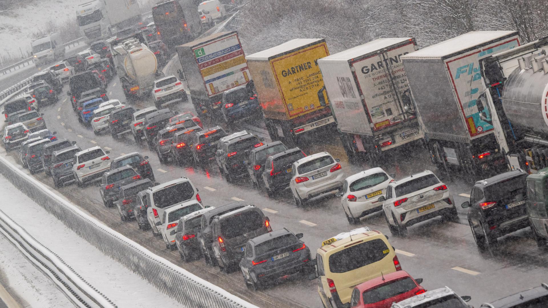 Warnstreiks Am Montag - Mehrere Bundesländer Setzen Sonntagsfahrverbot ...