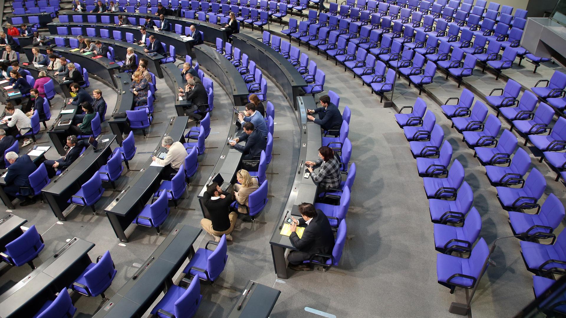 Abgeordnete sitzen im Deutschen Bundestag in Berlin. Abgeordnete sitzen im Deutschen Bundestag in Berlin.