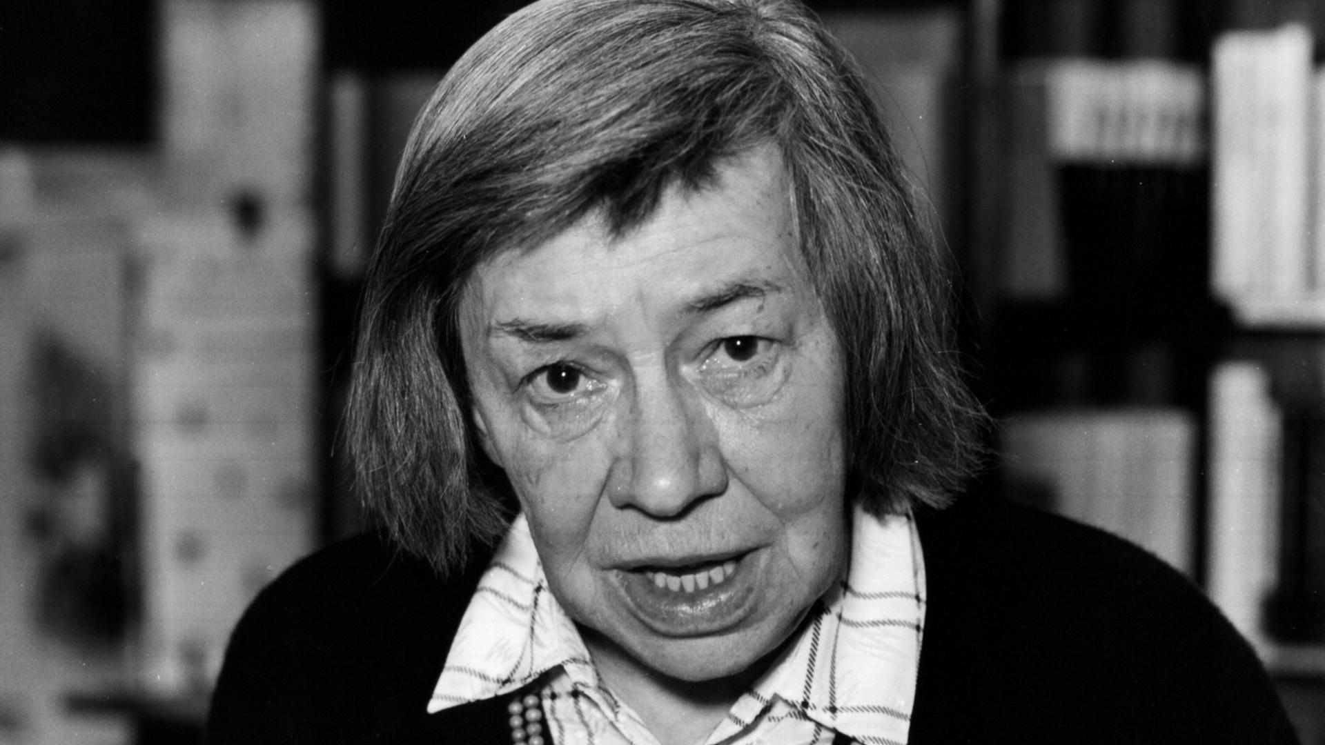 Die Schriftstellerin Patricia Highsmith im Porträt (1991) Die Schriftstellerin Patricia Highsmith im Porträt (1991)