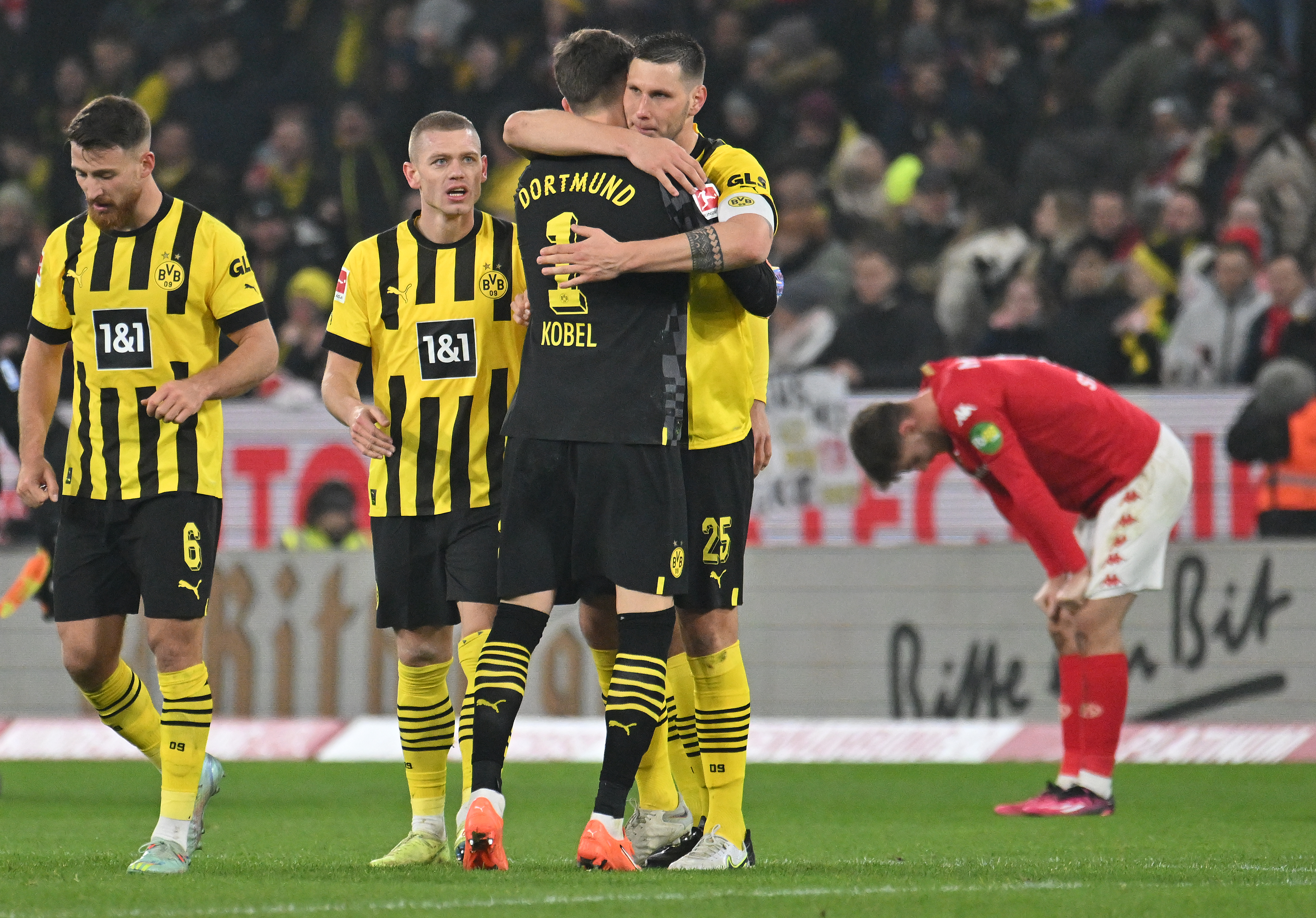 Fußball-Bundesliga - Dortmund siegt in Mainz