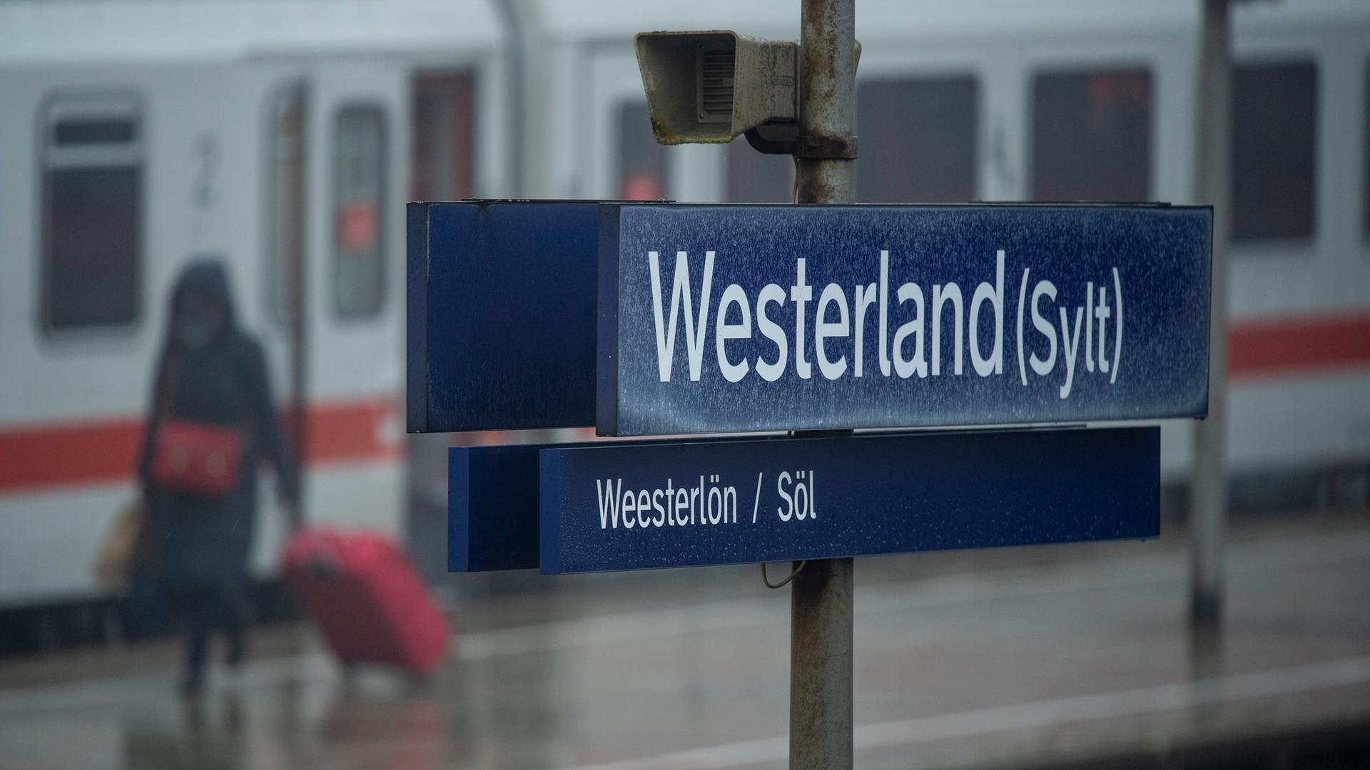 Bahnhofsschild "Weslterland (Sylt)" Bahnhofsschild "Weslterland (Sylt)"