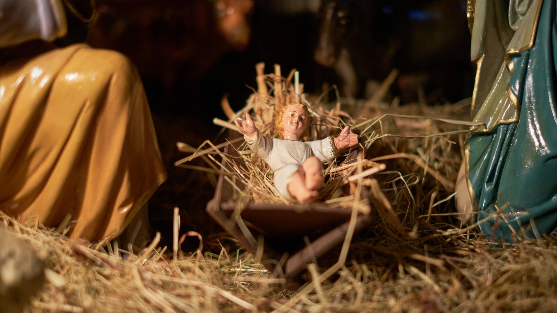 Blick in eine Krippe mit Maria, Josef und dem Jesuskind. Blick in eine Krippe mit Maria, Josef und dem Jesuskind.