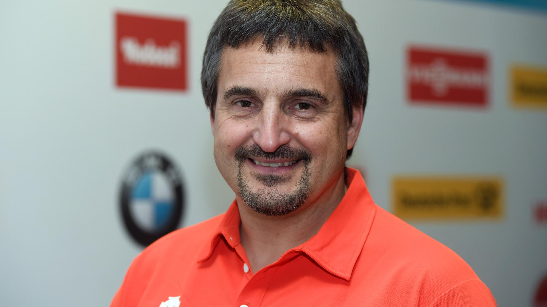 Der Rodel-Sportler Georg Hackl spricht vor Journalisten. Der Rodel-Sportler Georg Hackl spricht vor Journalisten.