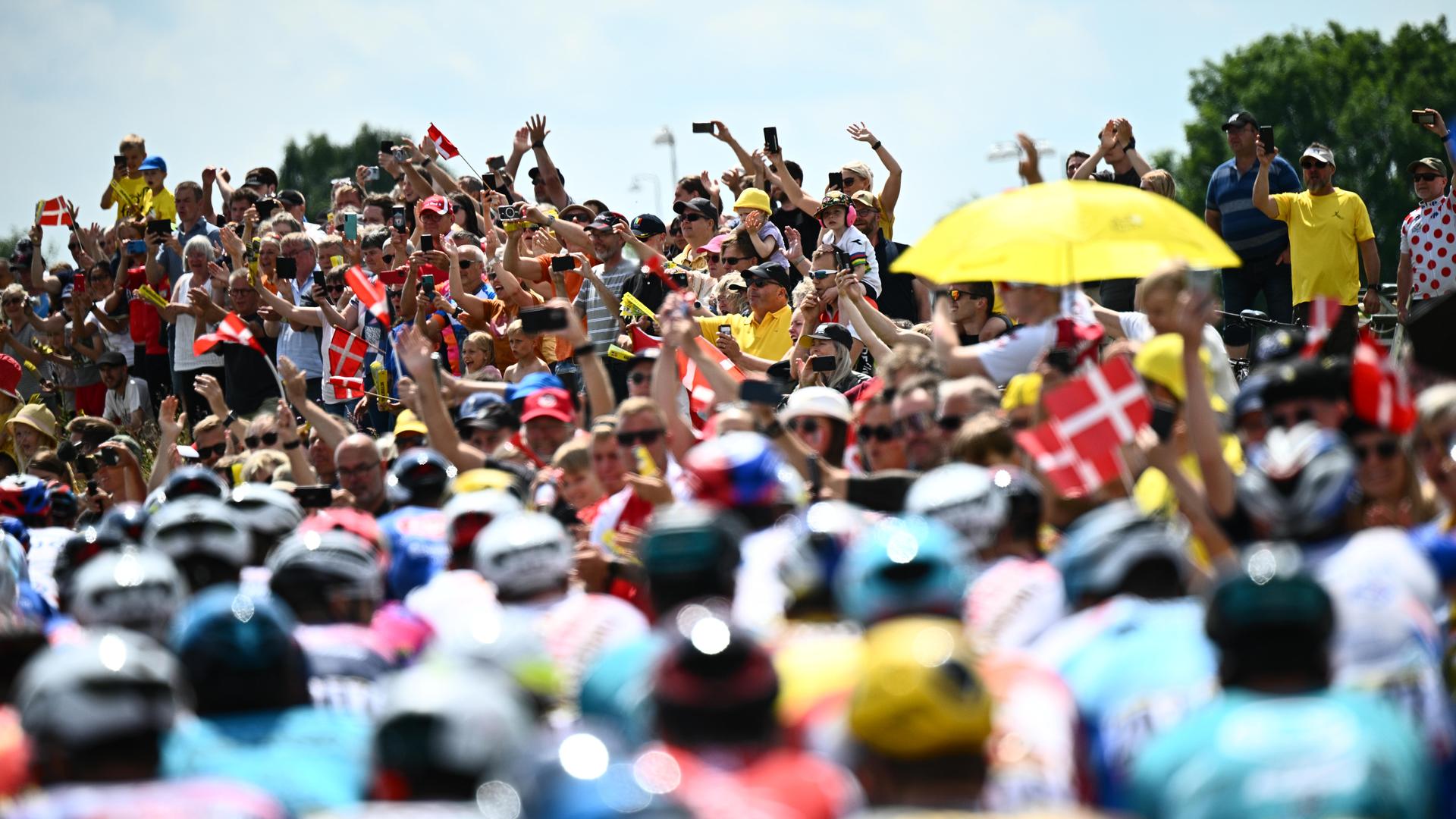 Die Fahrer der Tour de France 2022 auf der Etappe zwischen Vejle nach Sonderborg. Die Fahrer der Tour de France 2022 auf der Etappe zwischen Vejle nach Sonderborg.