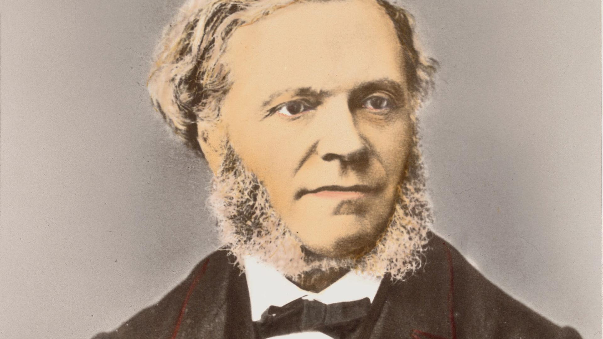 César Franck ließ sich um 1880 in einem Studio mit modischem Backenbart fotografieren, hier später nachkoloriert. César Franck ließ sich um 1880 in einem Studio mit modischem Backenbart fotografieren, hier später nachkoloriert.