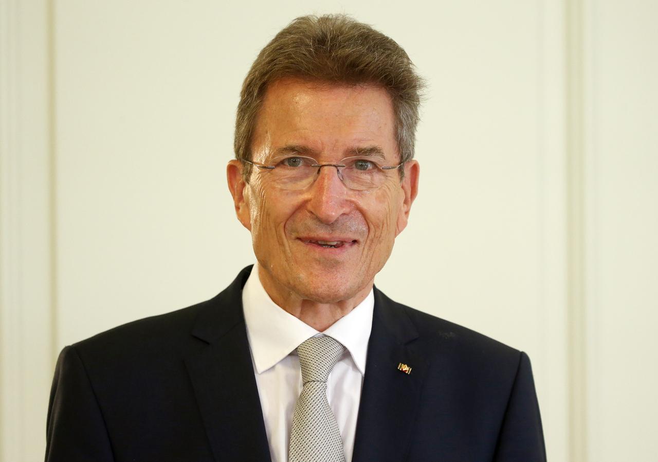Wolfgang Huber, Bischof i.R., in der Französische Friedrichstadtkirche im Bezirk Mitte zu Beginn der Andacht anläßlich seines 80. Geburtstags. Wolfgang Huber, Bischof i.R., in der Französische Friedrichstadtkirche im Bezirk Mitte zu Beginn der Andacht anläßlich seines 80. Geburtstags.