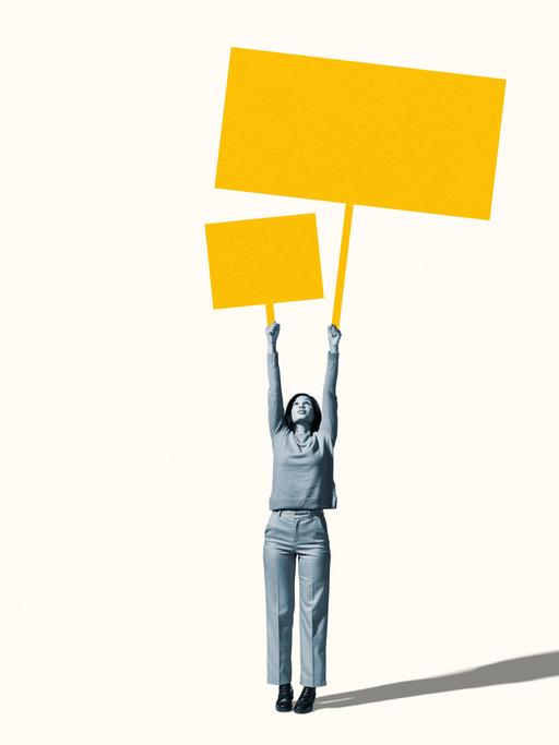 Illustration einer Frau die zwei gelbe Schilder in die Höhe hebt. Dahinter heller Hintergrund.