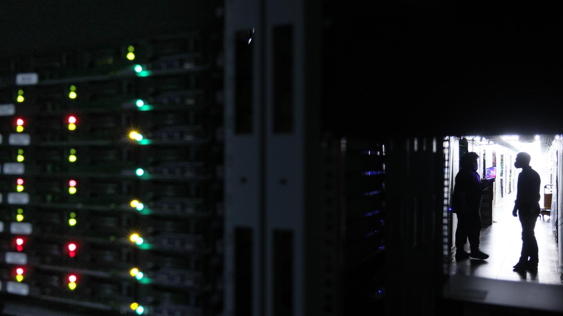 Ein Serverraum in einem Datenverarbeitungszentrum der russischen Social Media Holding VK in Moskau. VK betreibt verschiedene russische Social-Networking-Seiten. Ein Serverraum in einem Datenverarbeitungszentrum der russischen Social Media Holding VK in Moskau. VK betreibt verschiedene russische Social-Networking-Seiten.