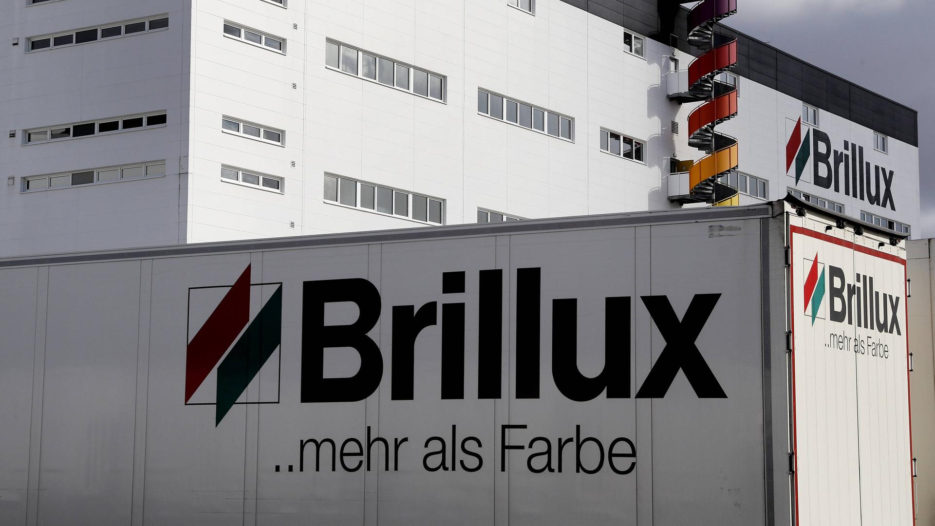 "...mehr als Farben" - der Slogan auf der Konzernzentrale des Unternehmens Brillux in Münster "...mehr als Farben" - der Slogan auf der Konzernzentrale des Unternehmens Brillux in Münster