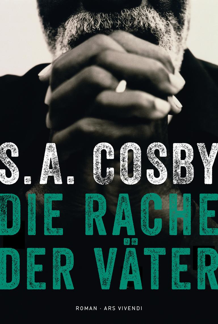 Das Cover von S. A. Cosbys Krimi "Die Rache der Väter" zeigt neben Autorname und Buchtitel einen Teil des Gesichts eines bärtigen Mannes, der die Hände gefaltet hat. Das Cover von S. A. Cosbys Krimi "Die Rache der Väter" zeigt neben Autorname und Buchtitel einen Teil des Gesichts eines bärtigen Mannes, der die Hände gefaltet hat.