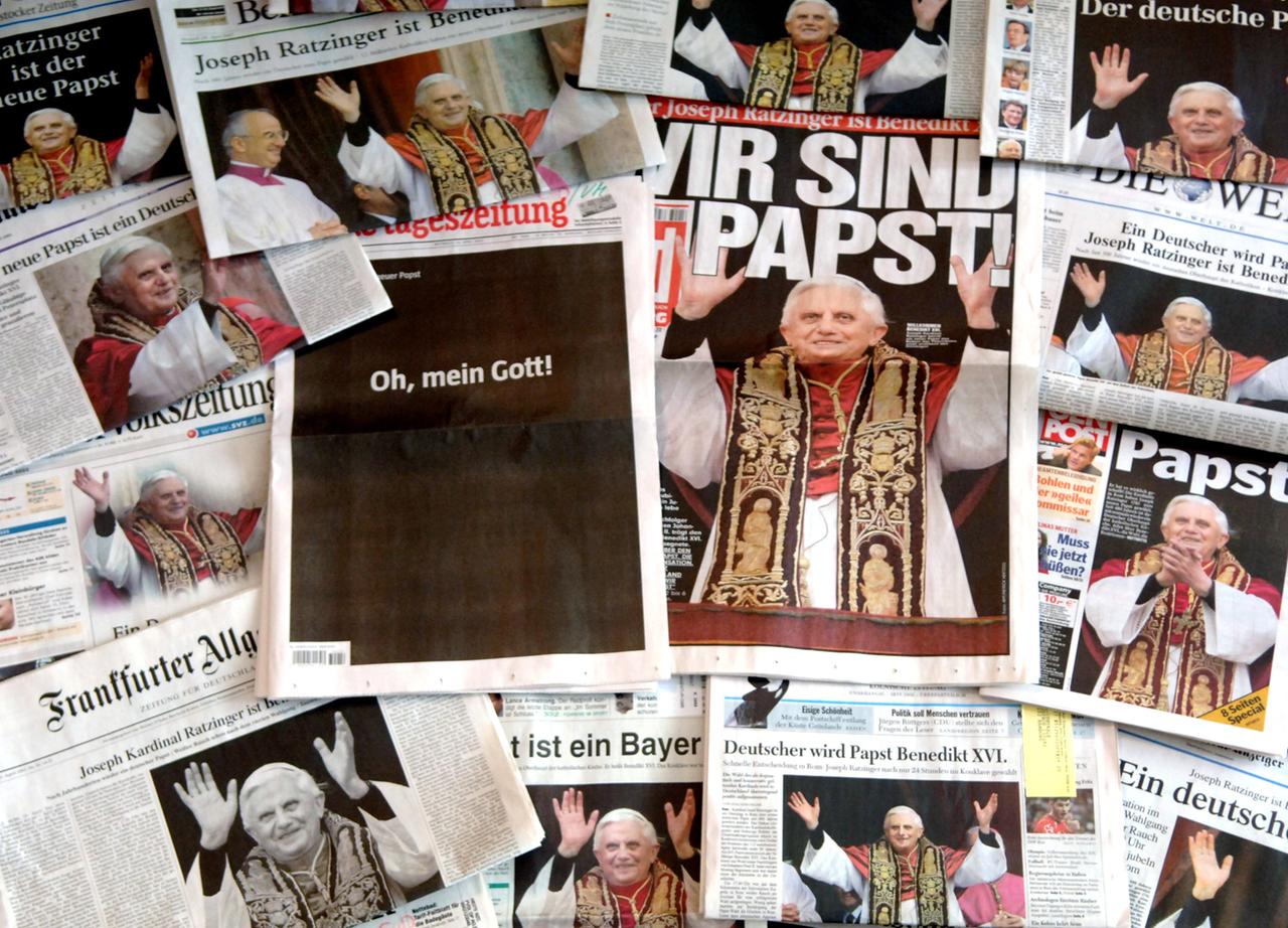 Die Titelseiten mehrerer Tageszeitungen vom 20. April 2005 machen mit ganzseitigen Porträts von Papst Benedikt XVI. auf. Auf einer Seite prangt die Schlagzeile "Wir sind Papst". Die Titelseiten mehrerer Tageszeitungen vom 20. April 2005 machen mit ganzseitigen Porträts von Papst Benedikt XVI. auf. Auf einer Seite prangt die Schlagzeile "Wir sind Papst".