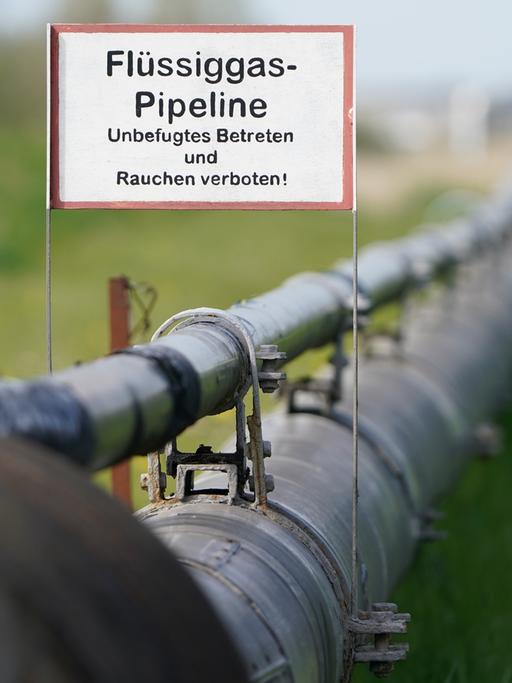 Blick auf eine Flüssiggas-Pipeline am Nordsee Gas Terminal. 