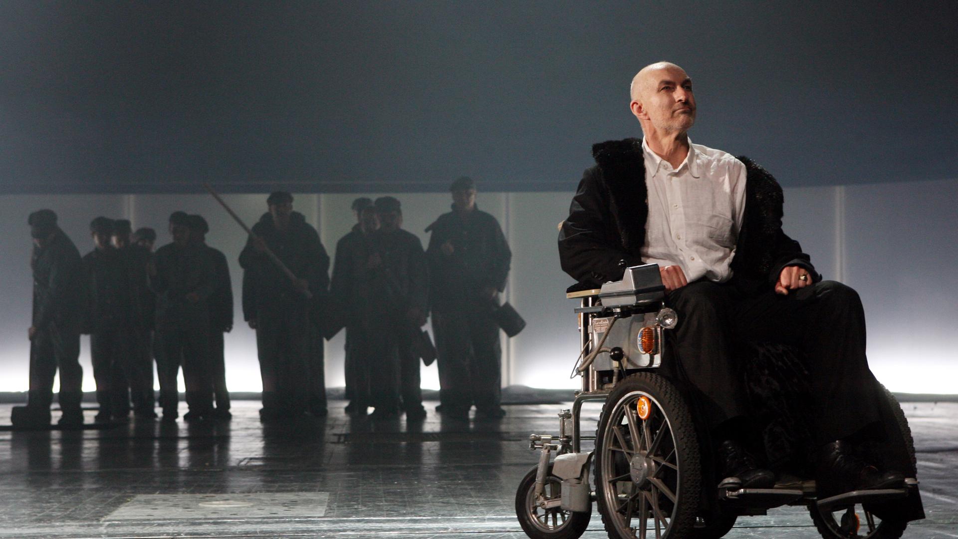 Szene aus "Faust" im Theater Meiningen Szene aus "Faust" im Theater Meiningen