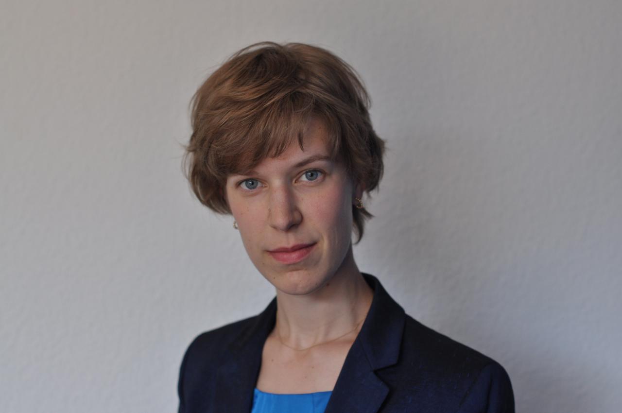 Porträt von Kira Meyer. Porträt von Kira Meyer.