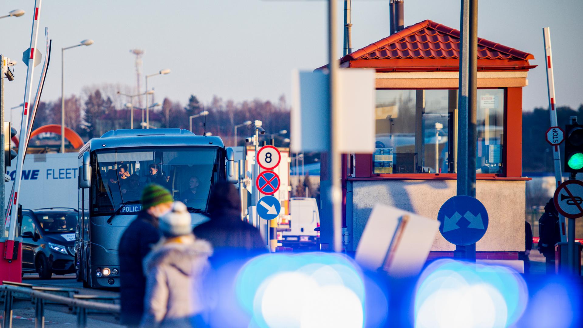 Flüchtlinge kommen aus der Ukraine nach Polen Flüchtlinge kommen aus der Ukraine nach Polen