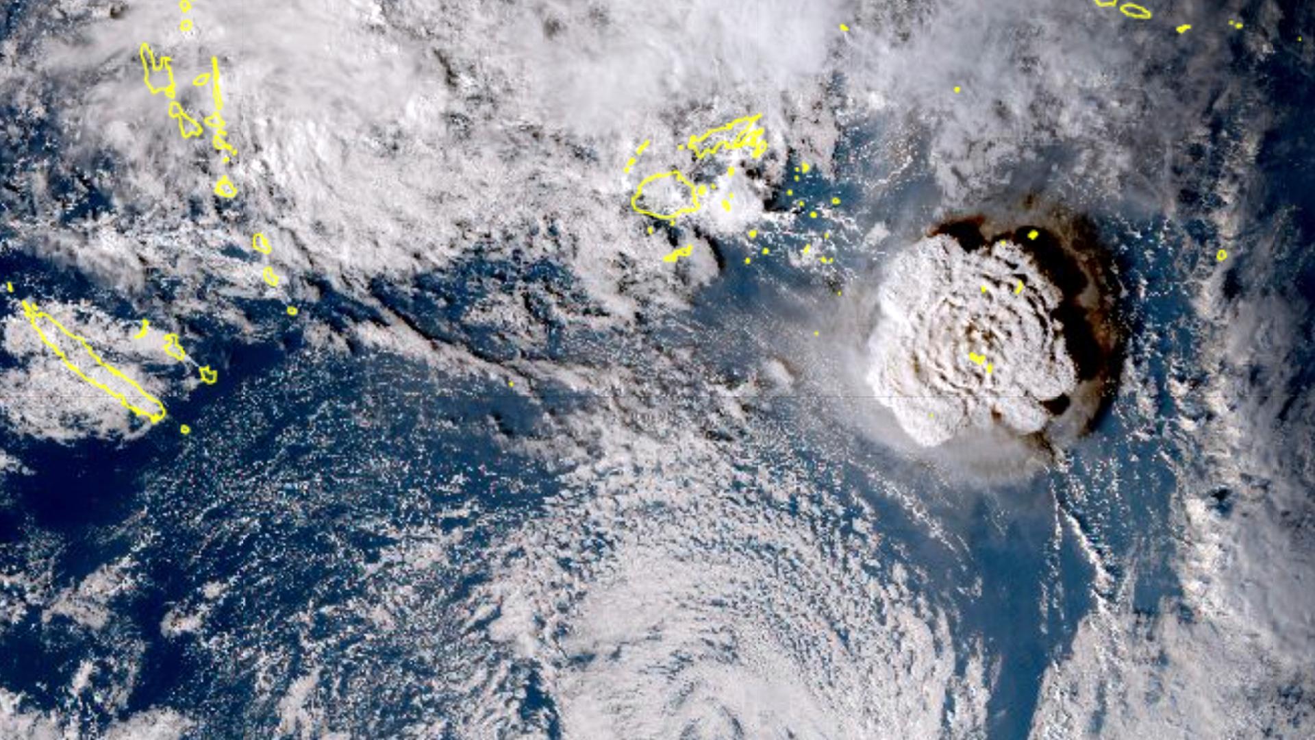 Das Foto eines japanischen Wettersatelliten zeigt den Ausbruch des Unterwasser-Vulkans Hunga Tonga Hunga Ha'apai im Pazifik-Staat Tonga. Das Foto eines japanischen Wettersatelliten zeigt den Ausbruch des Unterwasser-Vulkans Hunga Tonga Hunga Ha'apai im Pazifik-Staat Tonga.