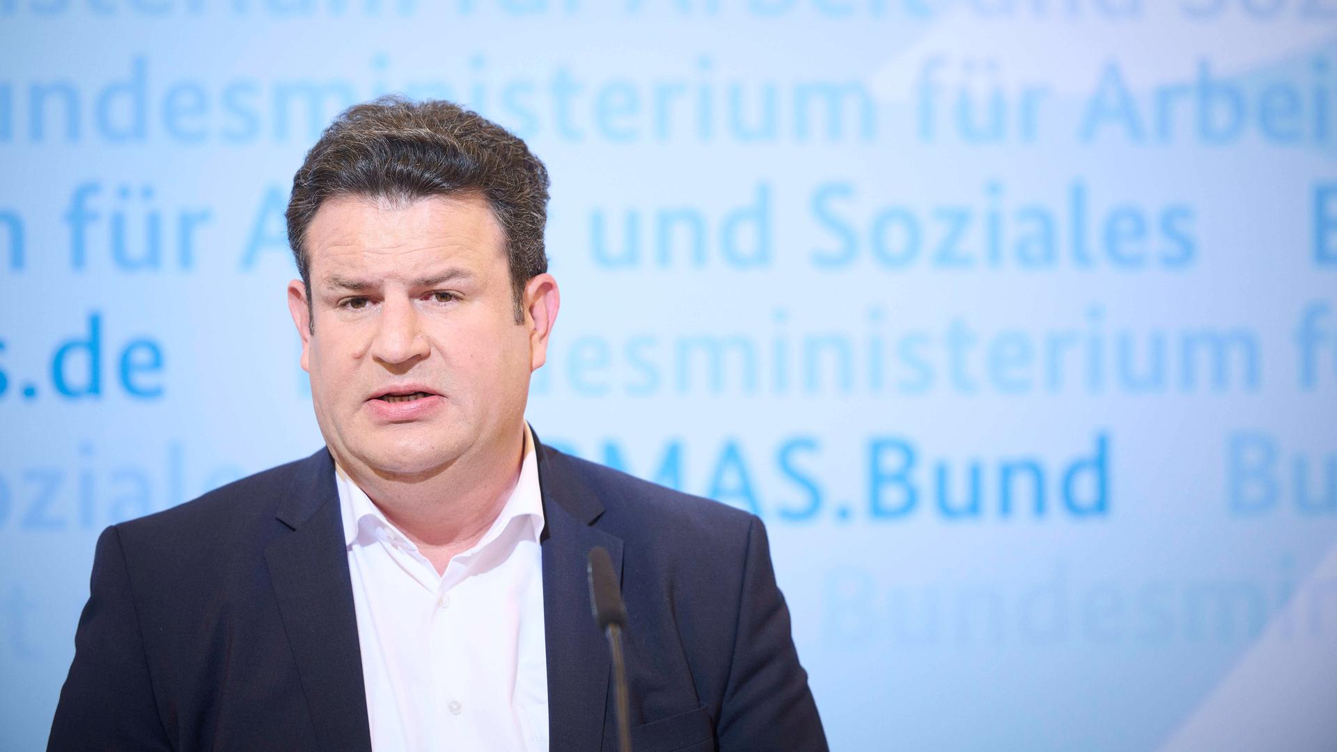 Hubertus Heil am 31.05.2022 bei einer Pressekonferenz in Berlin Hubertus Heil am 31.05.2022 bei einer Pressekonferenz in Berlin
